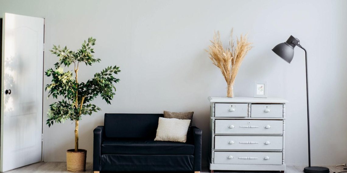 “Minimalist Living: Tips for Simplifying and Decluttering Your Home”